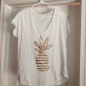 XS Lully Pulitzer v neck with gold pineapple